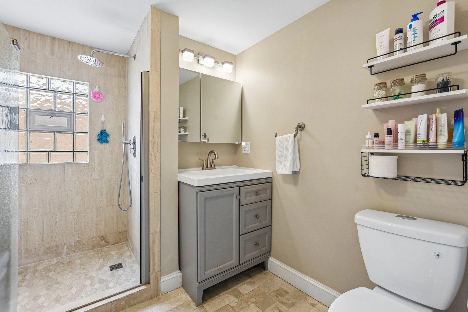 5705 W Newport Avenue Property Photo 19