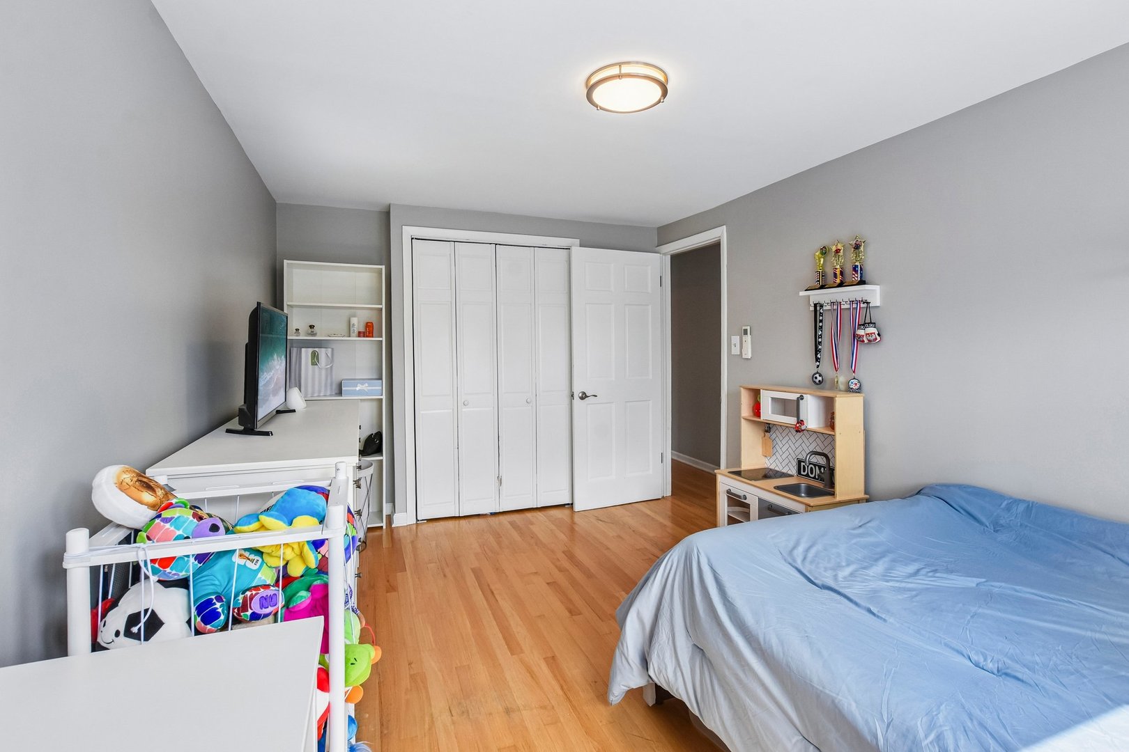 5705 W Newport Avenue Property Photo 21
