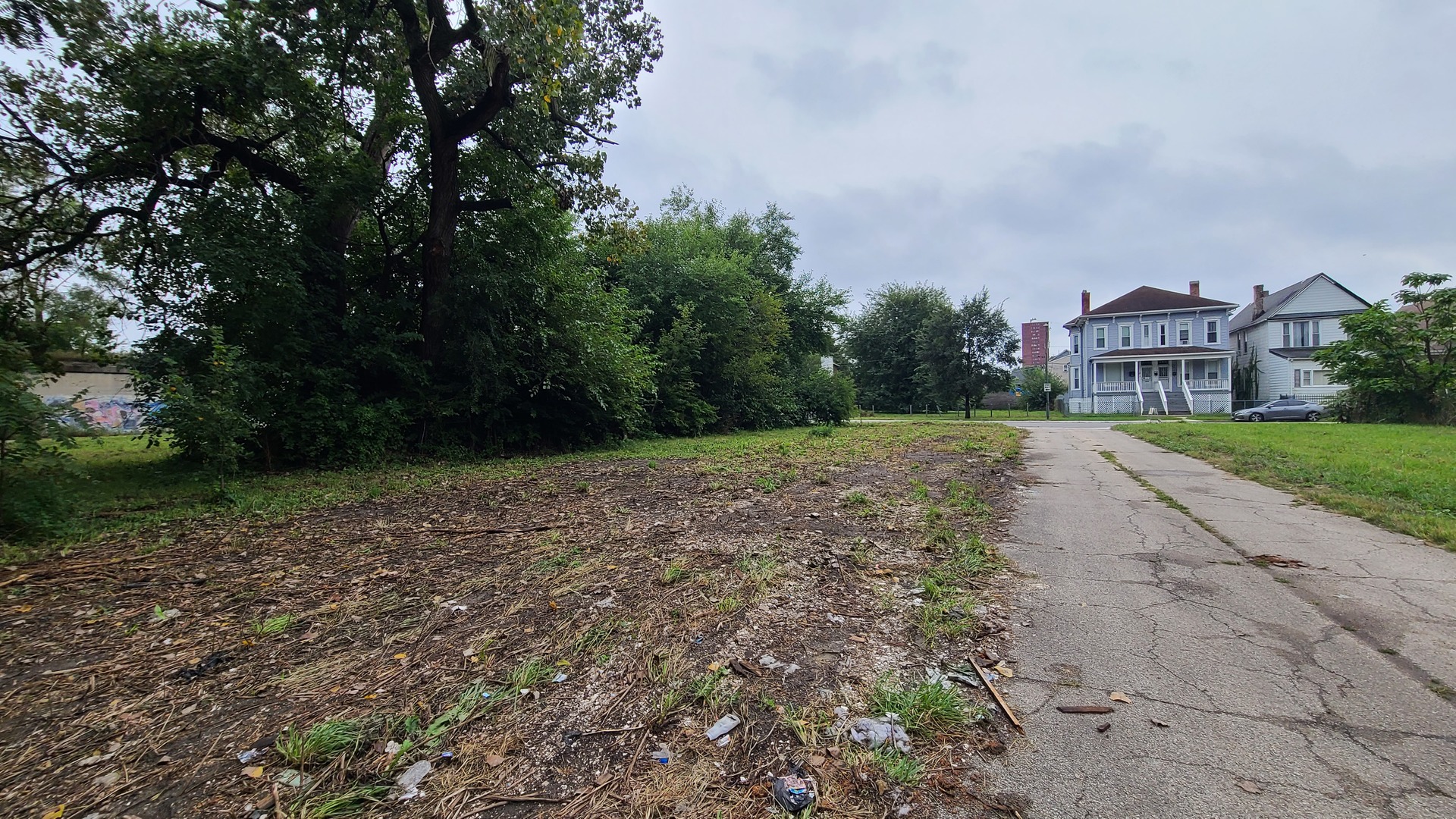 610 W 62nd Street Property Photo 2