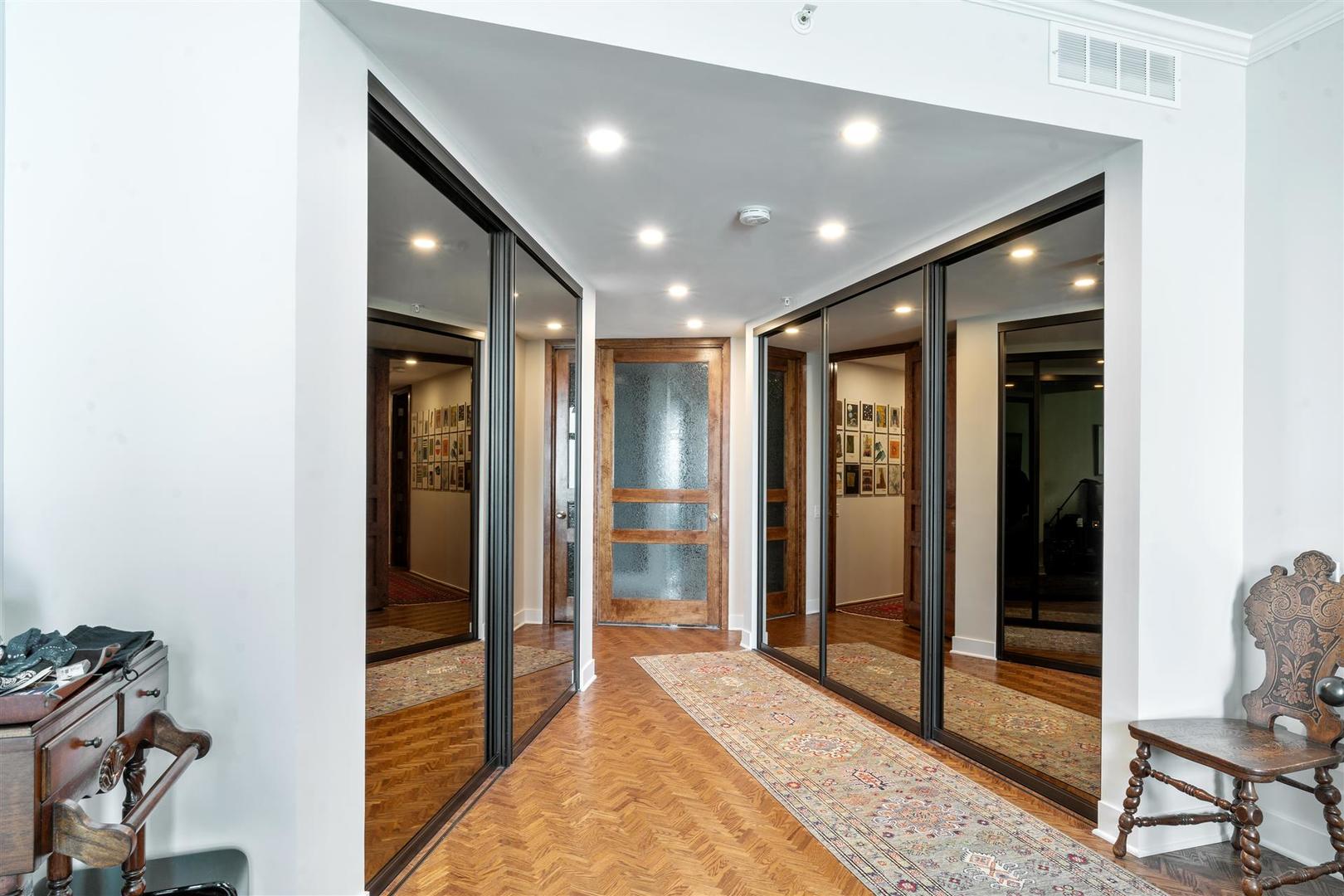 680 N Lake Shore Drive 1103 Property Photo 16