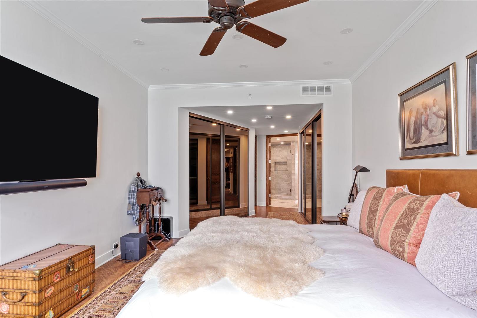 680 N Lake Shore Drive 1103 Property Photo 22