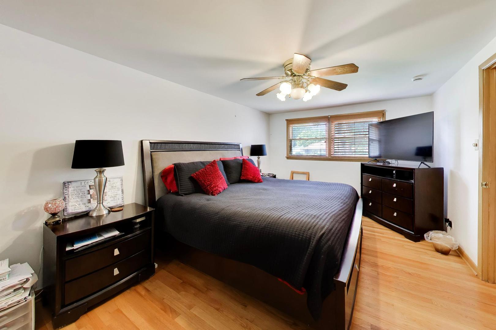 15535 University Avenue Property Photo 4