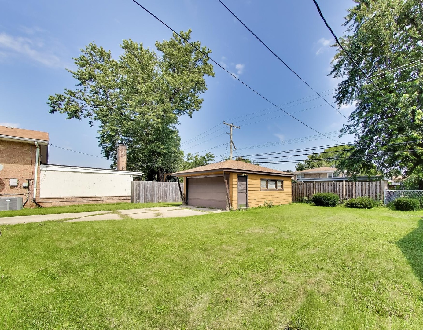 15535 University Avenue Property Photo 8