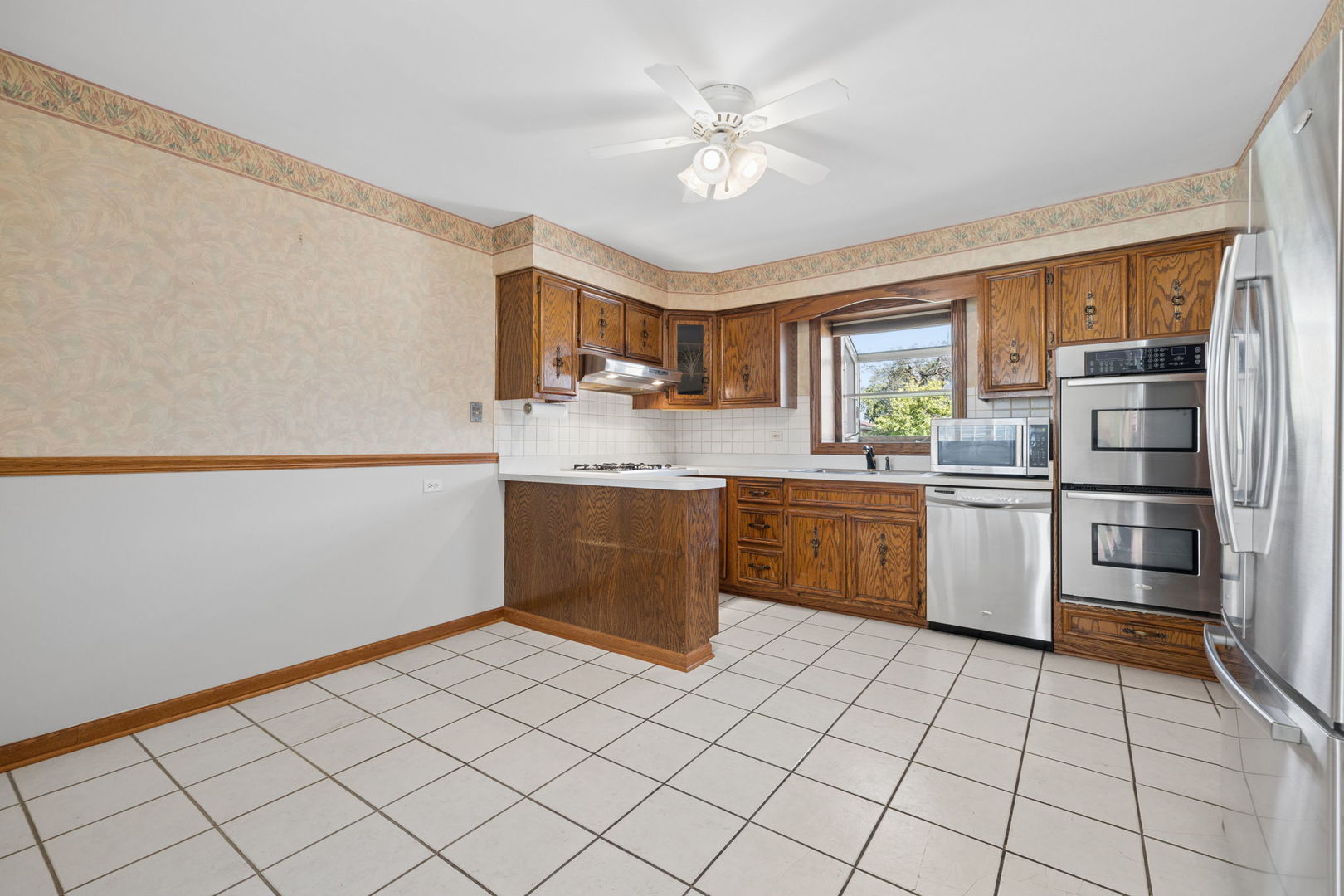 6516 W 84th Street Property Photo 7