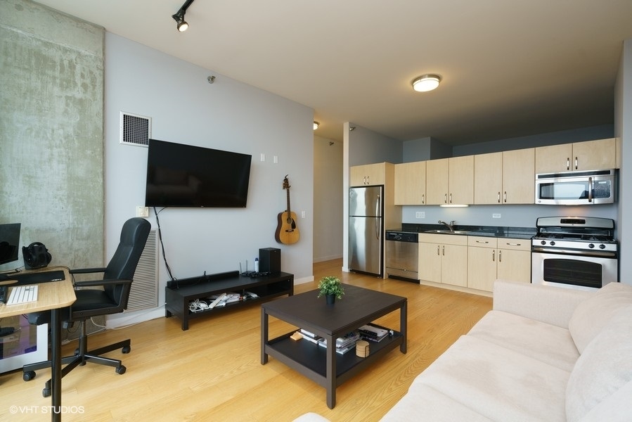 235 W Van Buren Avenue 3913 Property Photo 11