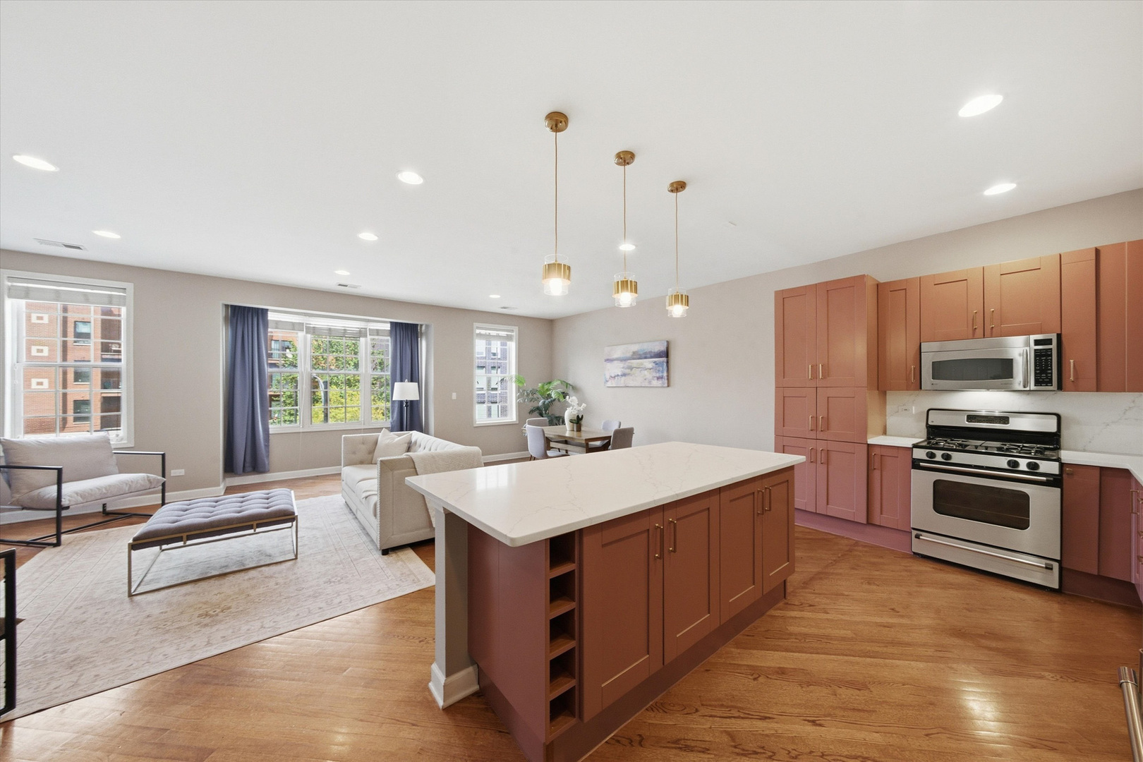 2035 W Division Street 3 Property Photo 6