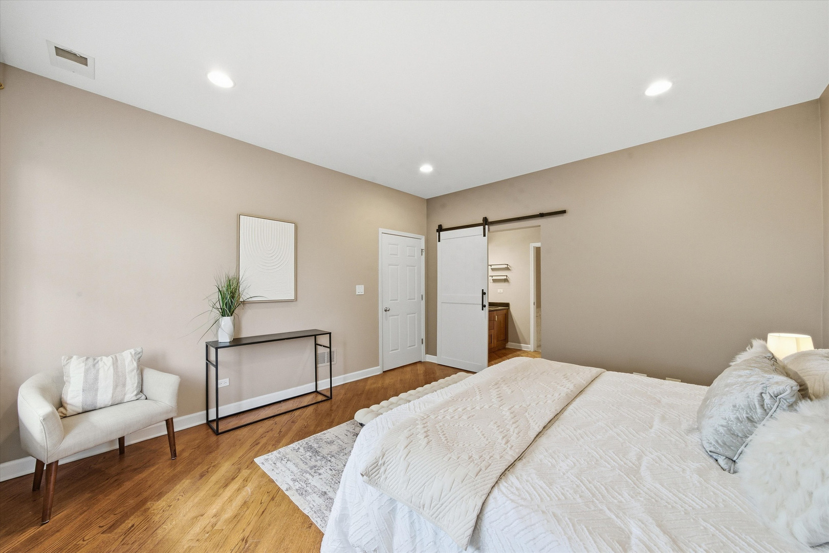 2035 W Division Street 3 Property Photo 16