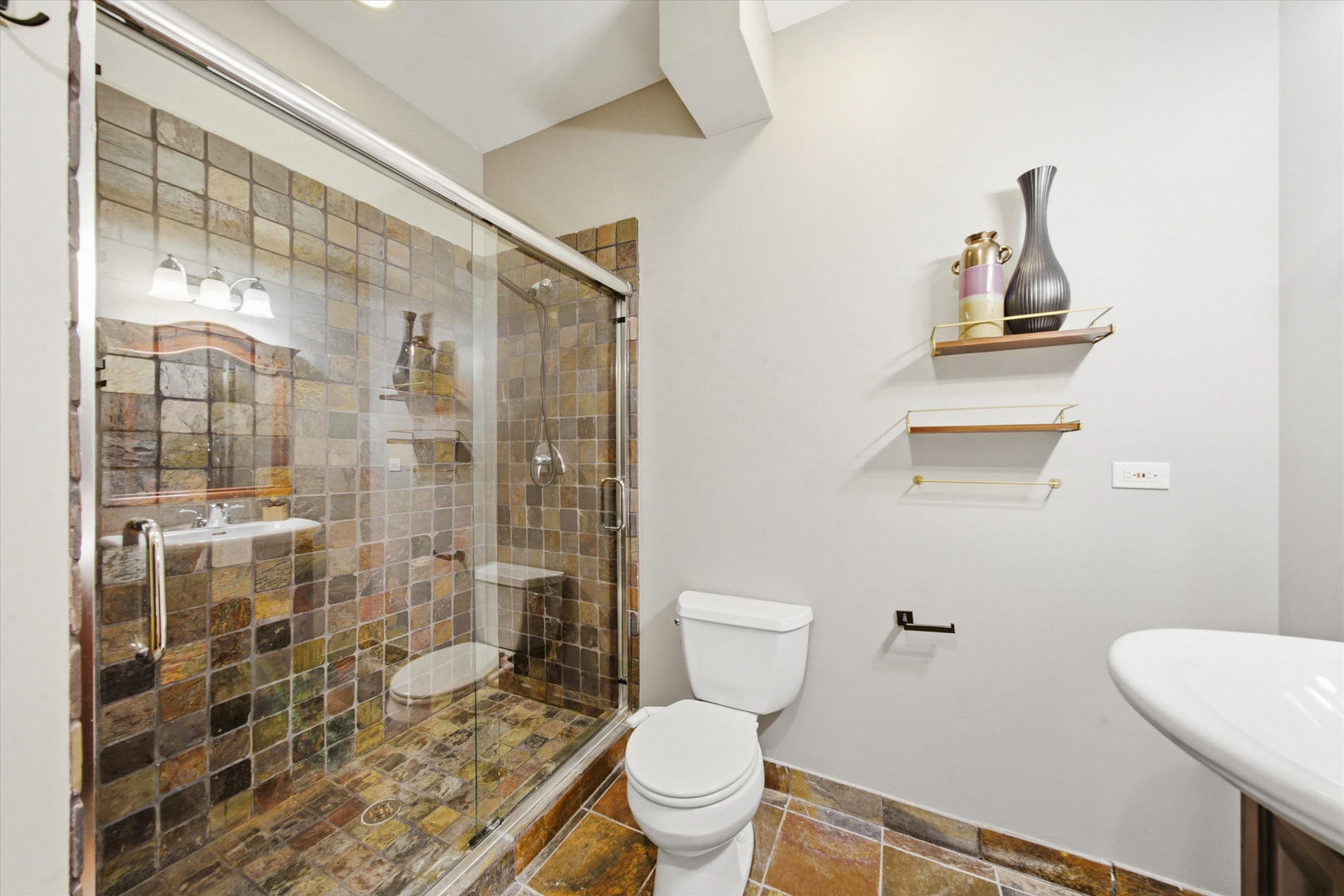 2035 W Division Street 3 Property Photo 26