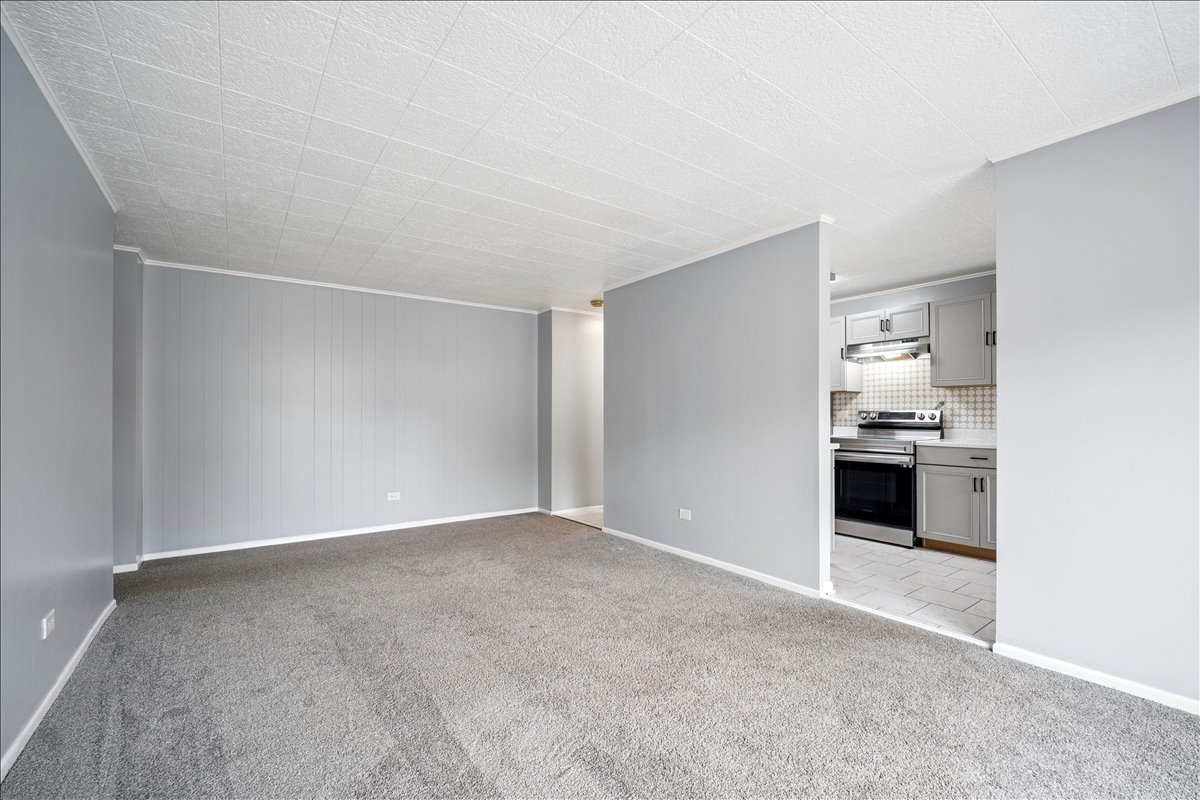681 Elmhurst Road C Property Photo 3