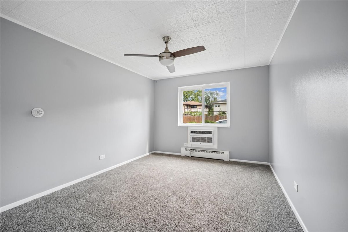 681 Elmhurst Road C Property Photo 6