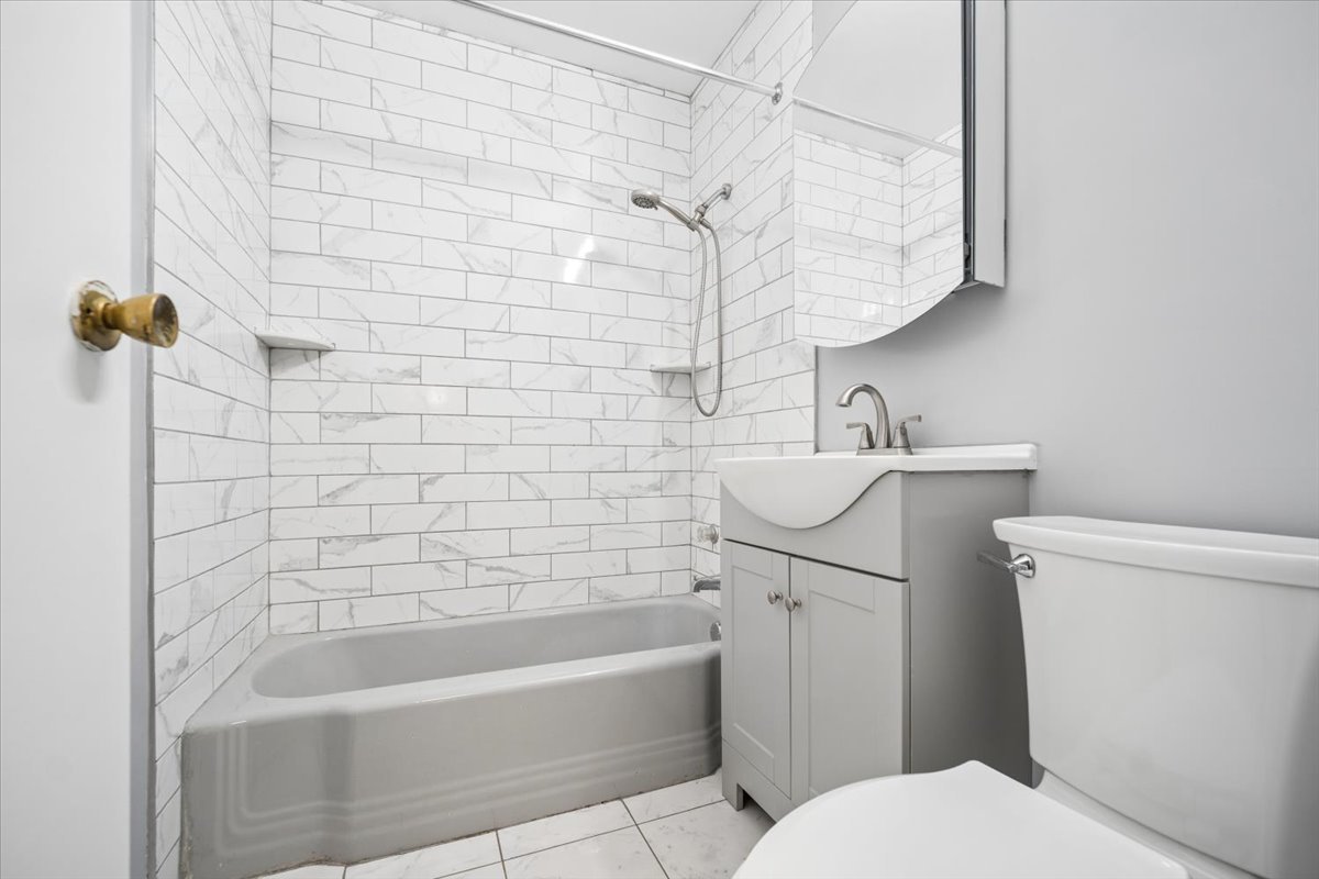 681 Elmhurst Road C Property Photo 8