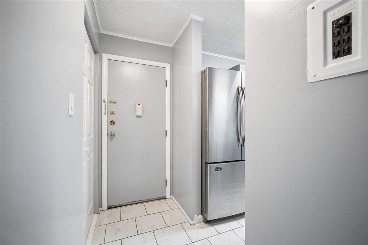 681 Elmhurst Road C Property Photo 9