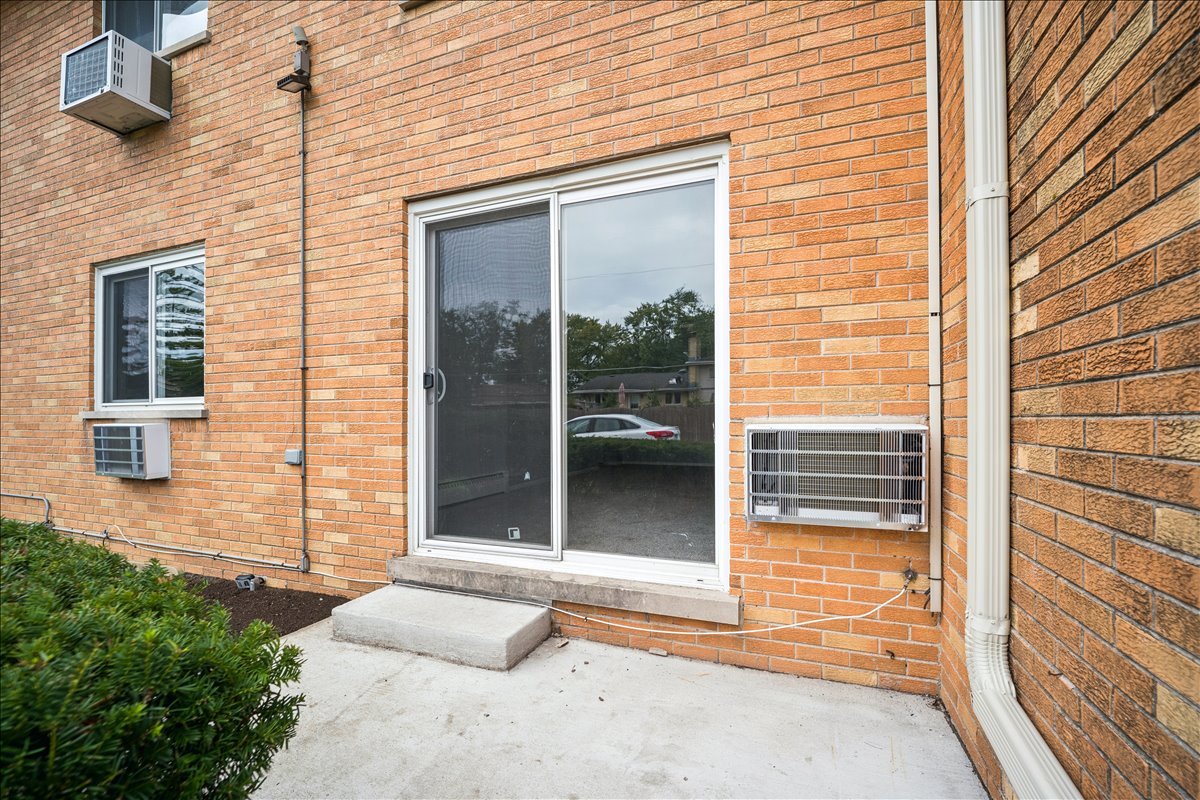 681 Elmhurst Road C Property Photo 12
