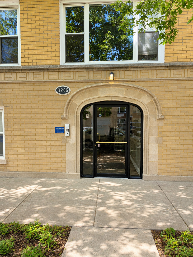 3206 W Berwyn Avenue G Property Photo 1