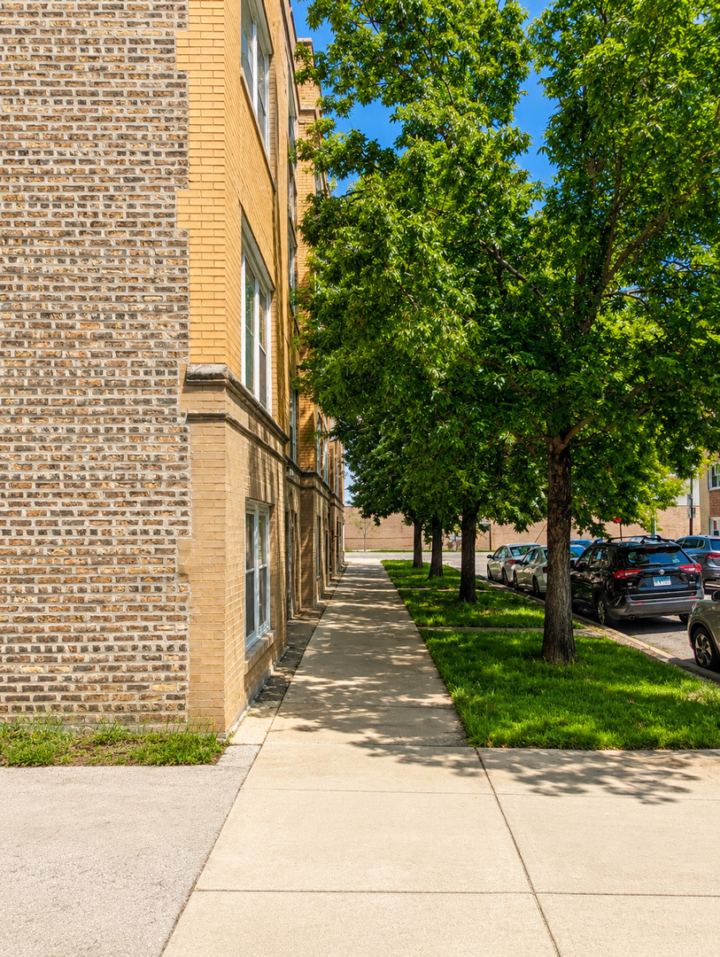3206 W Berwyn Avenue G Property Photo 2