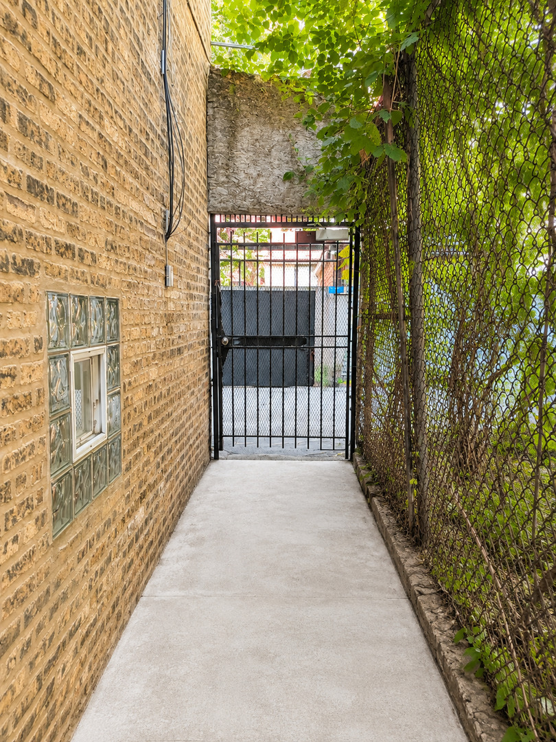 3206 W Berwyn Avenue G Property Photo 16