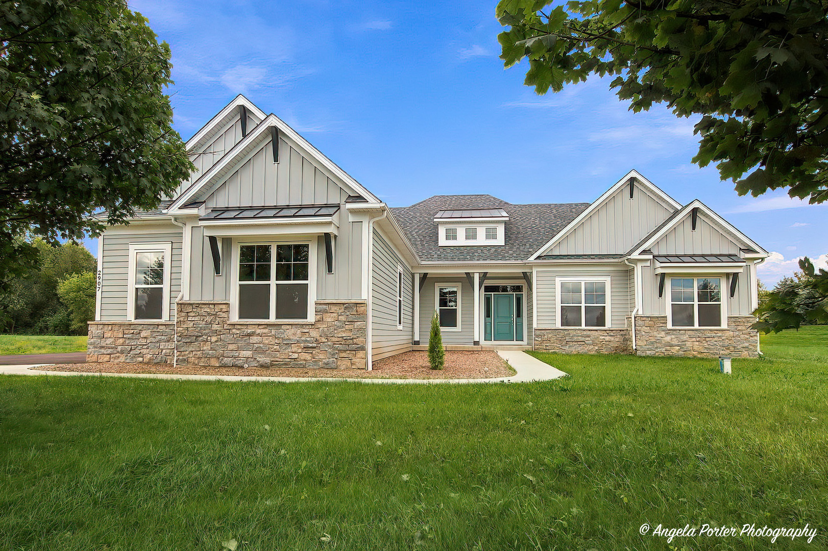 2907 Pioneer Oaks Drive Property Photo 1