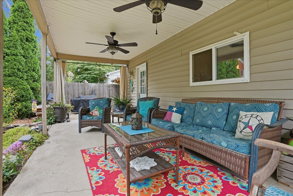 2014 E Jackson Street Property Photo 6