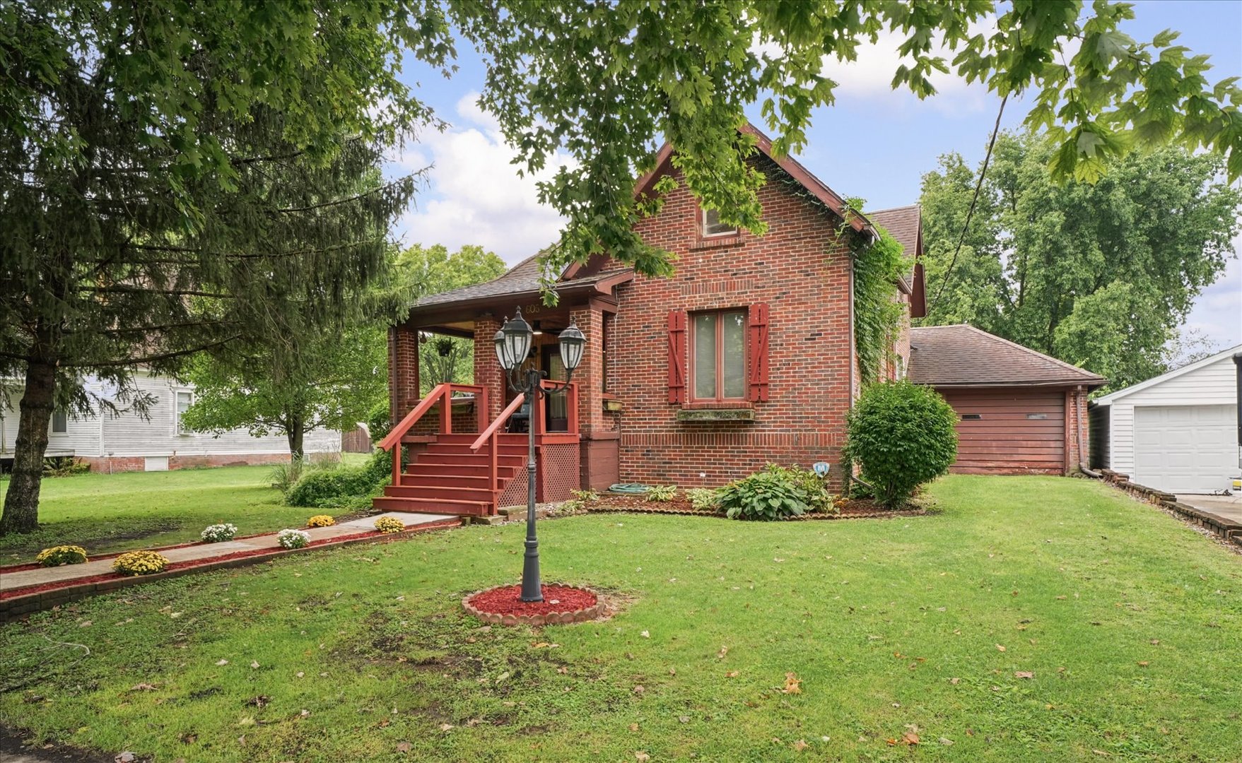 605 N Vermilion Street Property Photo 4