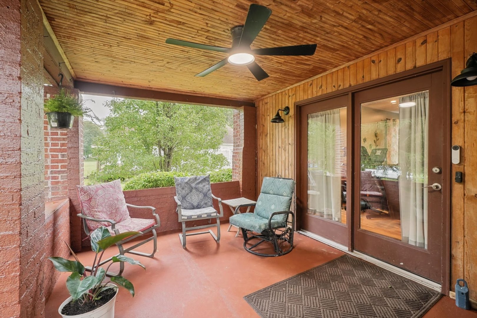 605 N Vermilion Street Property Photo 8