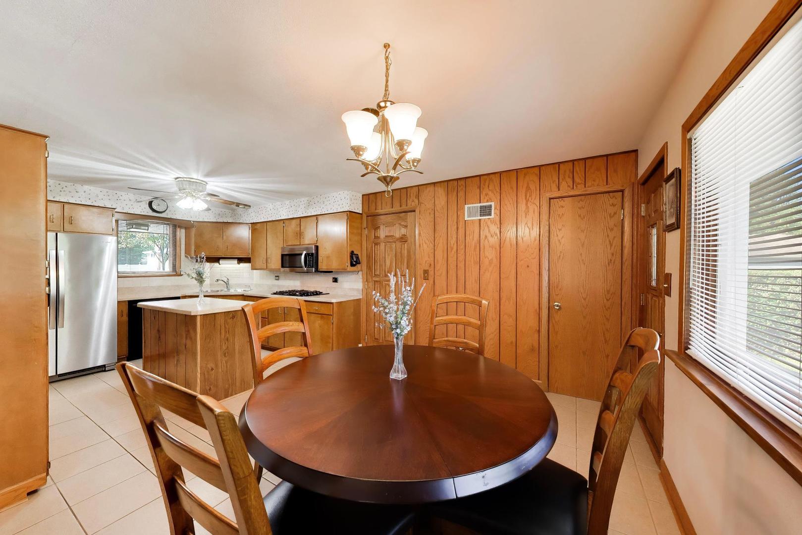 704 W Lonnquist Boulevard Property Photo 10