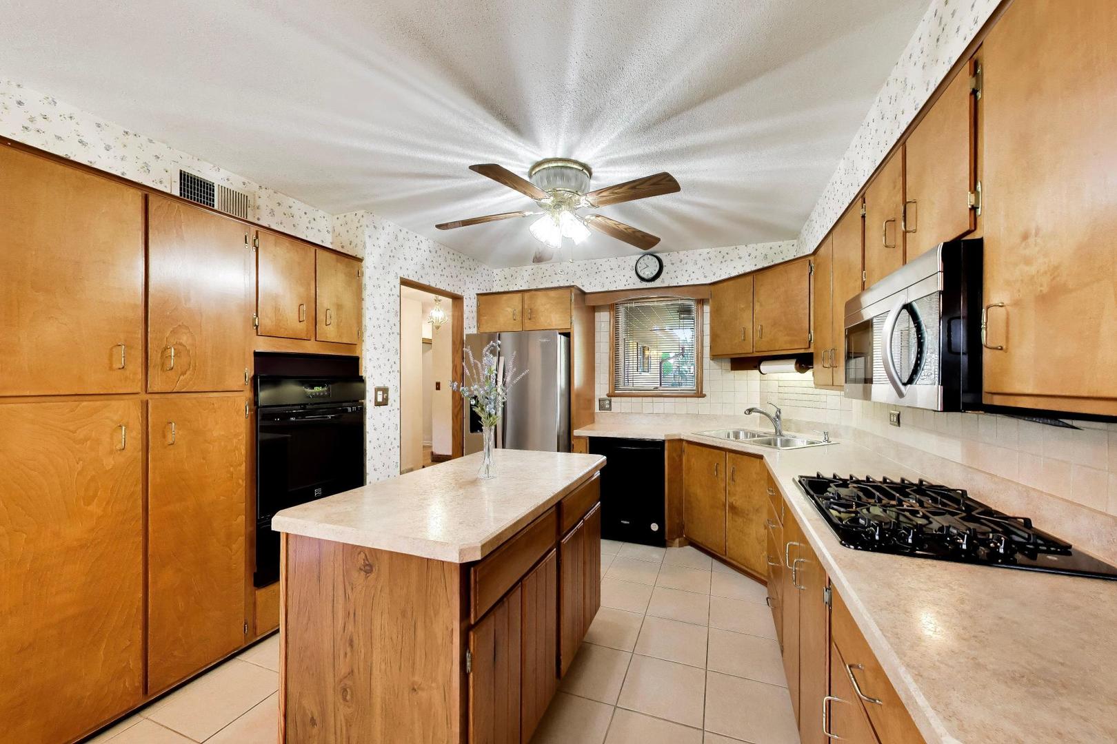 704 W Lonnquist Boulevard Property Photo 13