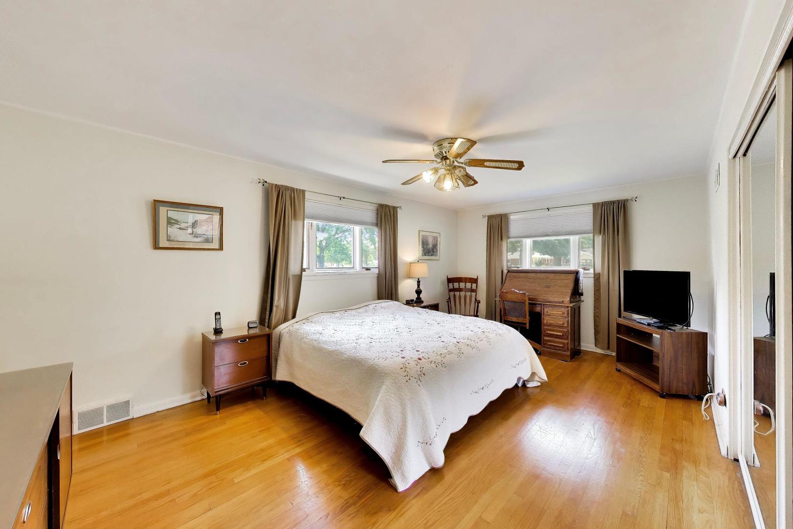 704 W Lonnquist Boulevard Property Photo 16