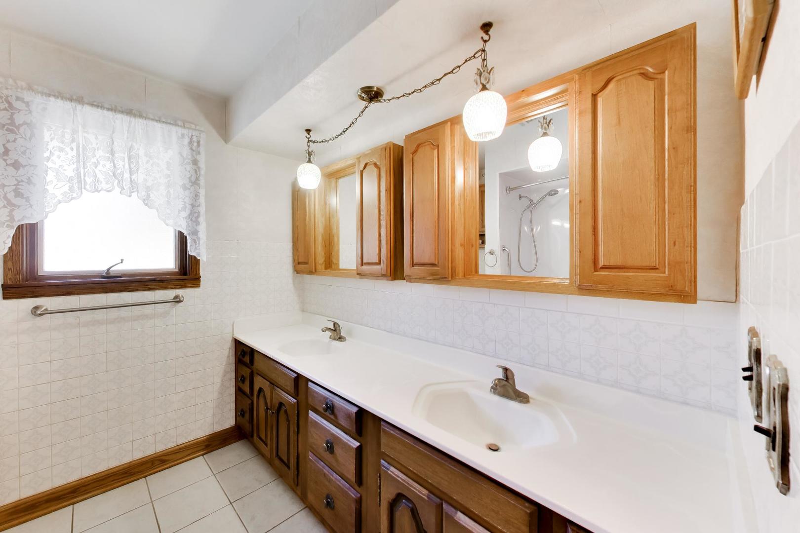 704 W Lonnquist Boulevard Property Photo 25