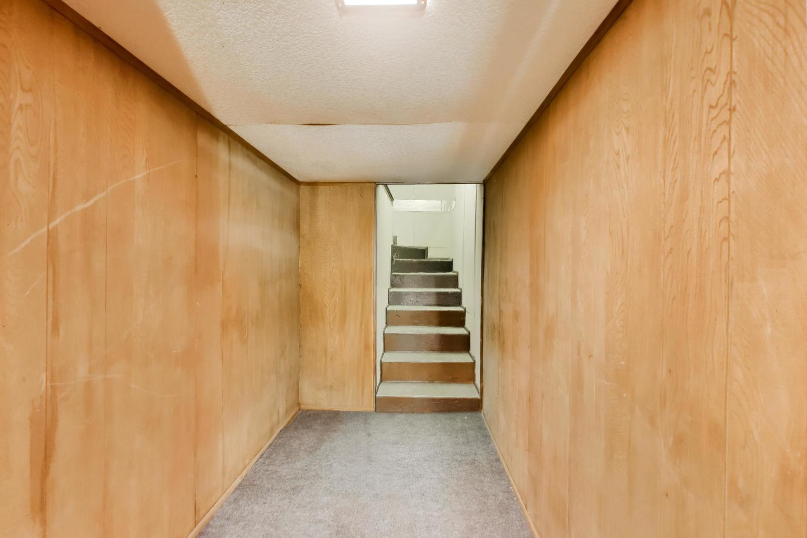 704 W Lonnquist Boulevard Property Photo 30