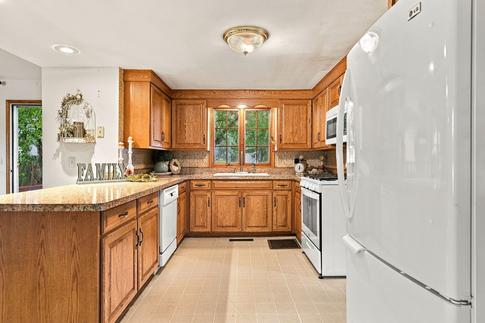 306 N Canal Street Property Photo 6