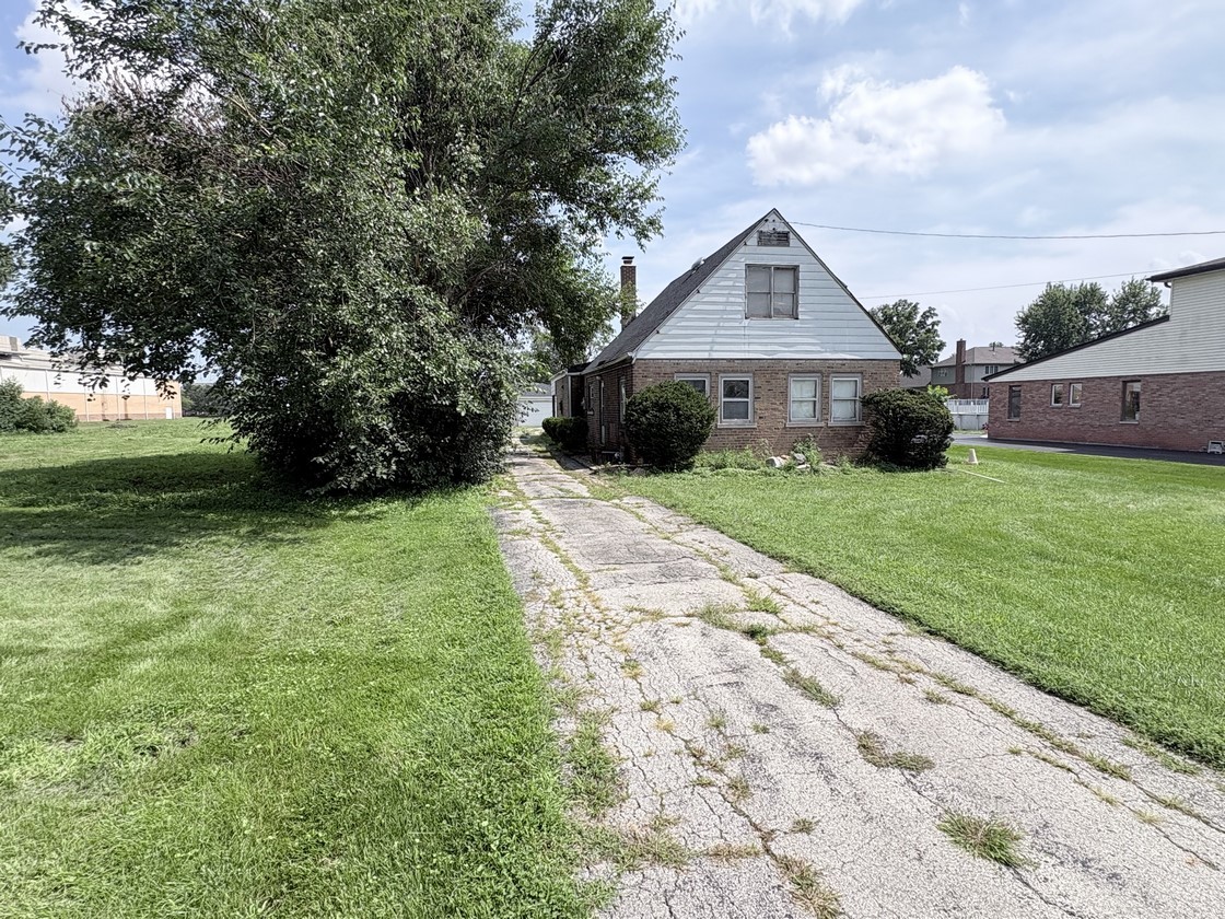 13539 Long Avenue Property Photo 1