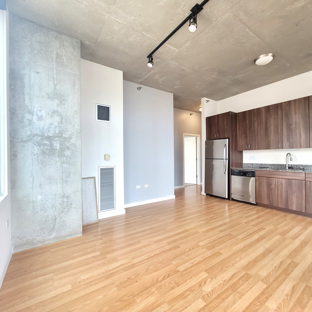 235 W Van Buren Street 2715 Property Photo 7