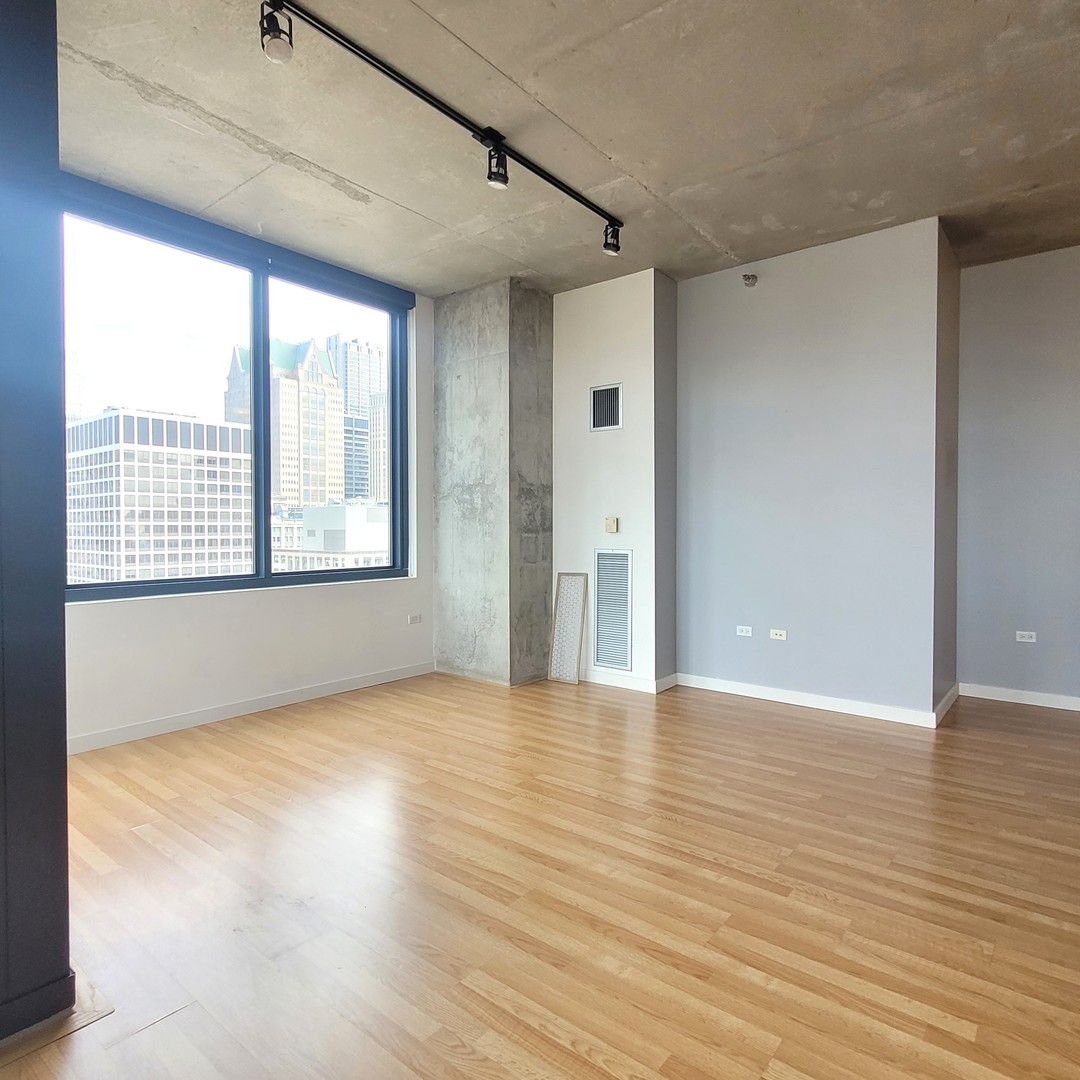 235 W Van Buren Street 2715 Property Photo 8