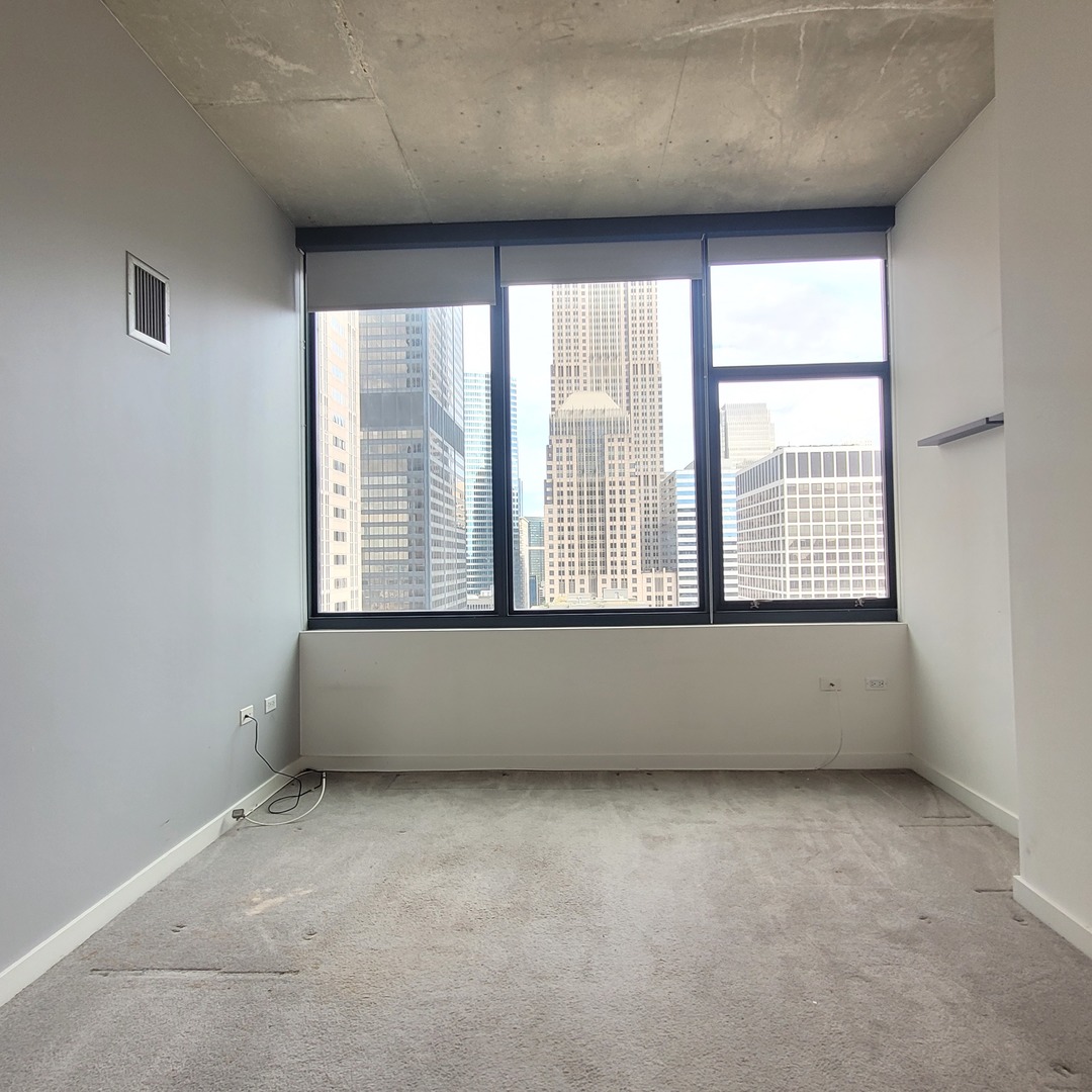 235 W Van Buren Street 2715 Property Photo 9