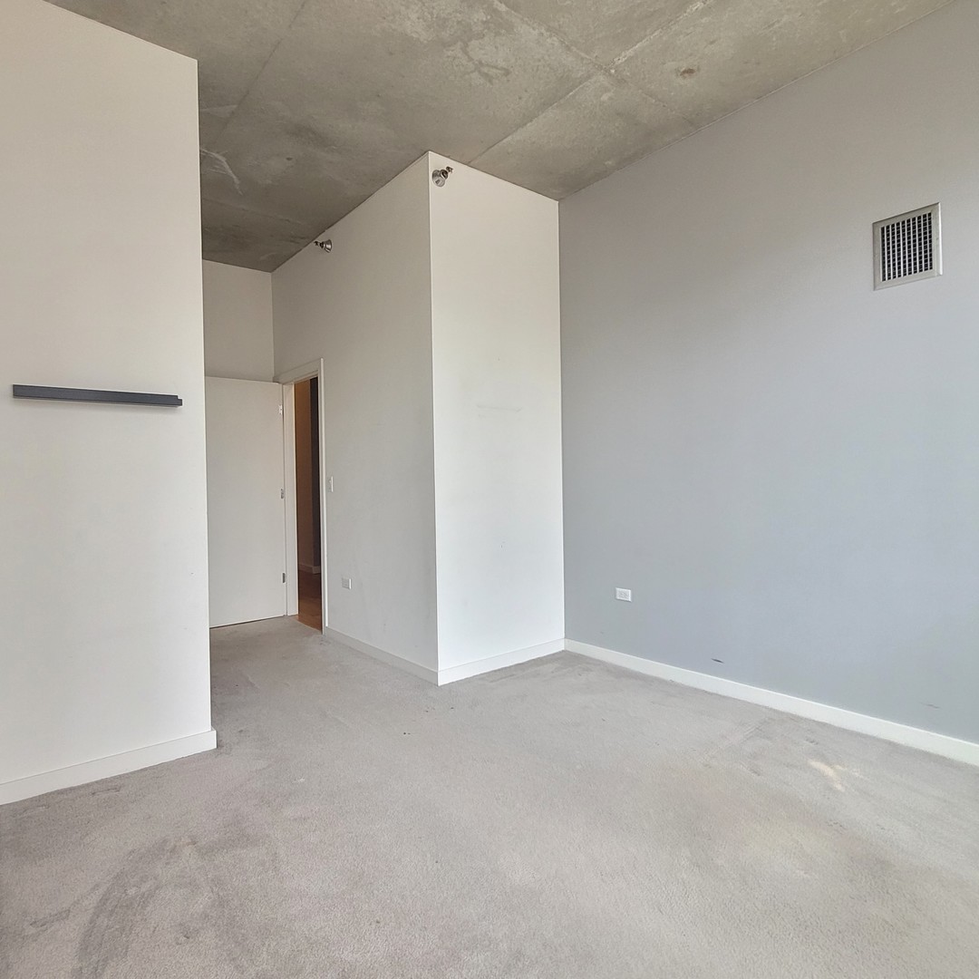 235 W Van Buren Street 2715 Property Photo 12