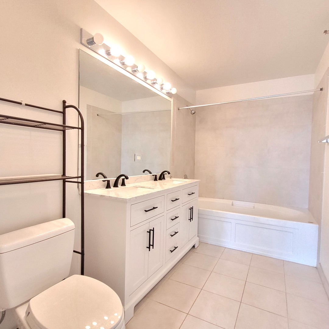 235 W Van Buren Street 2715 Property Photo 14