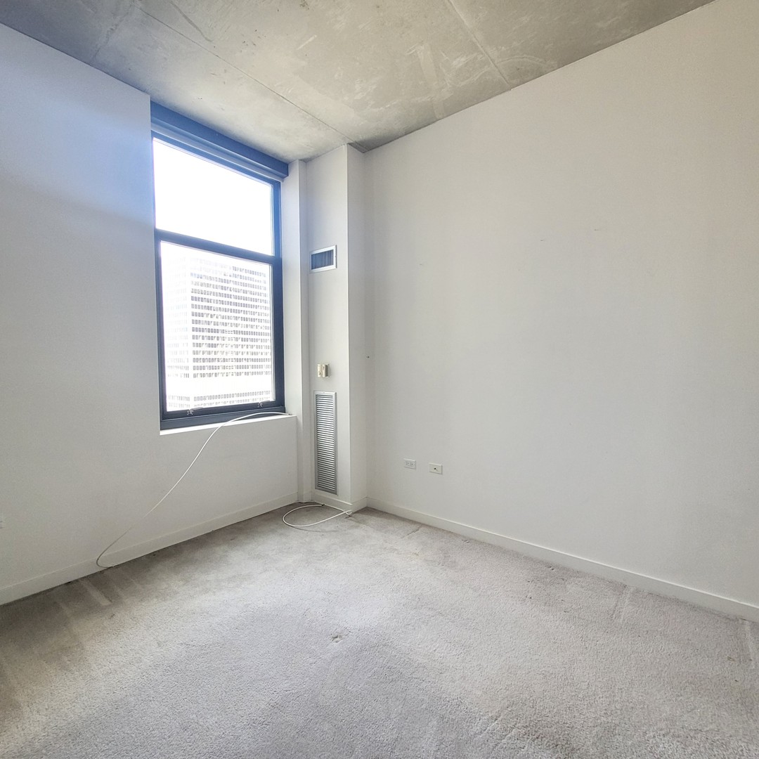 235 W Van Buren Street 2715 Property Photo 15