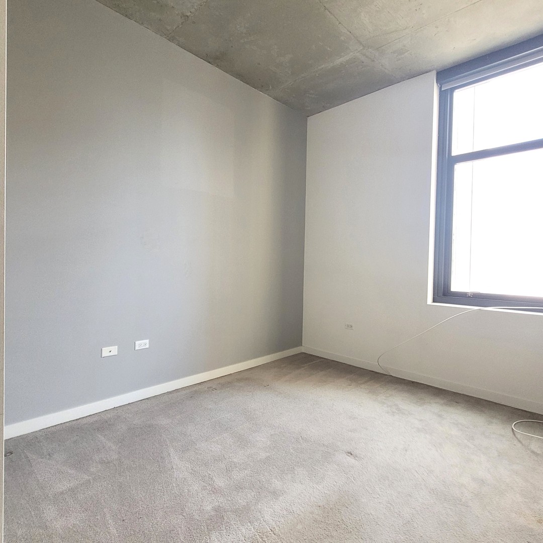 235 W Van Buren Street 2715 Property Photo 16