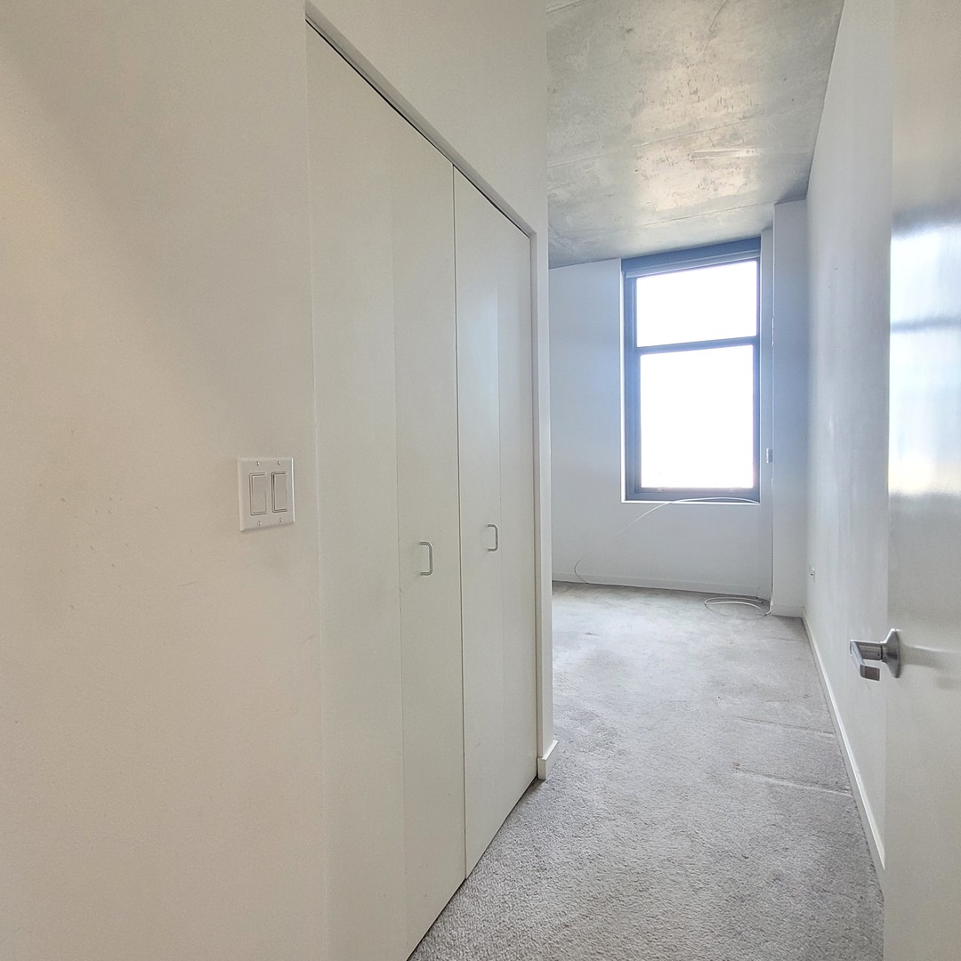 235 W Van Buren Street 2715 Property Photo 17