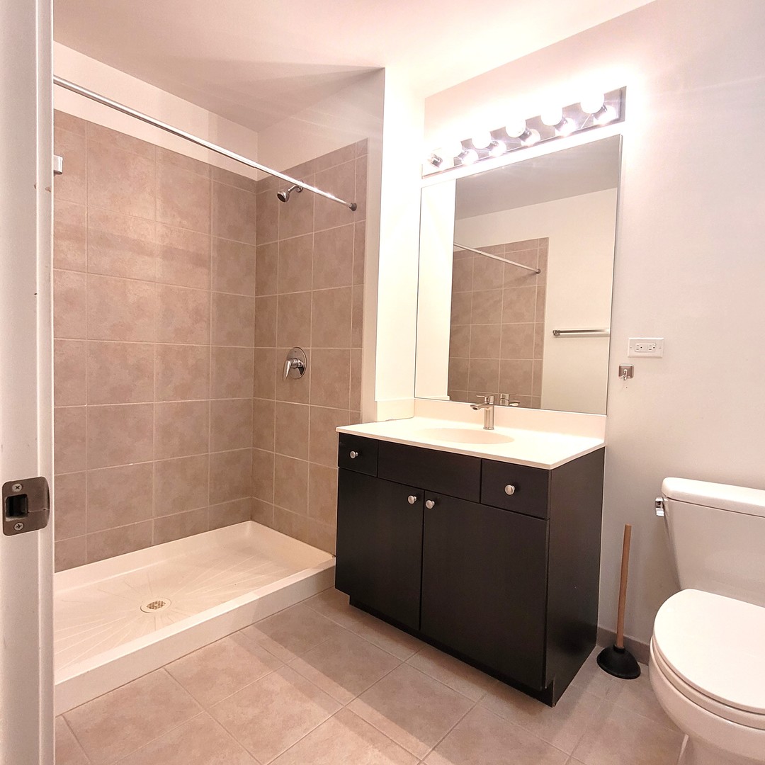 235 W Van Buren Street 2715 Property Photo 20