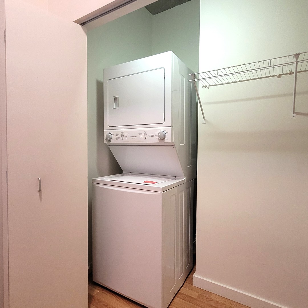 235 W Van Buren Street 2715 Property Photo 24