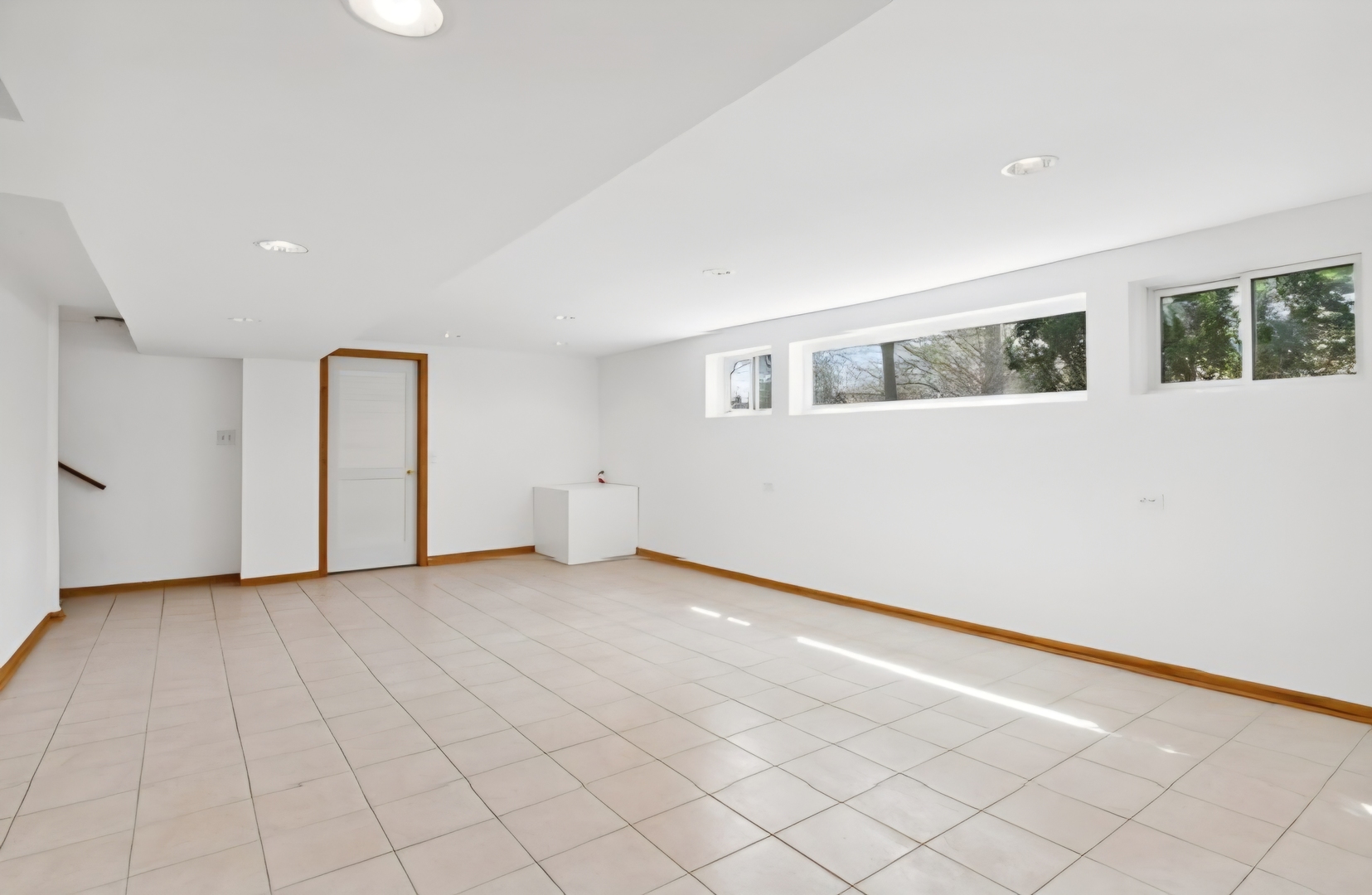403 E Lake Avenue Property Photo 9