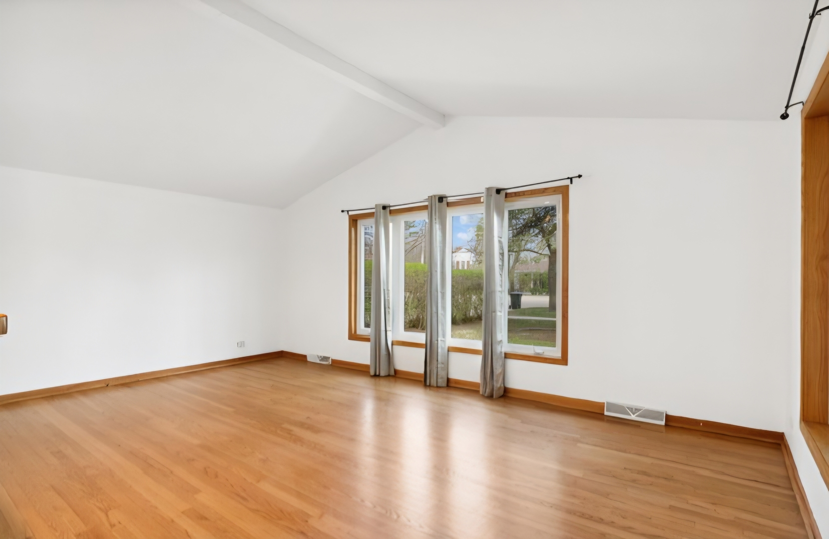 403 E Lake Avenue Property Photo 11