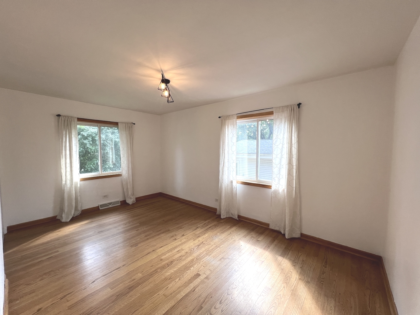 403 E Lake Avenue Property Photo 14