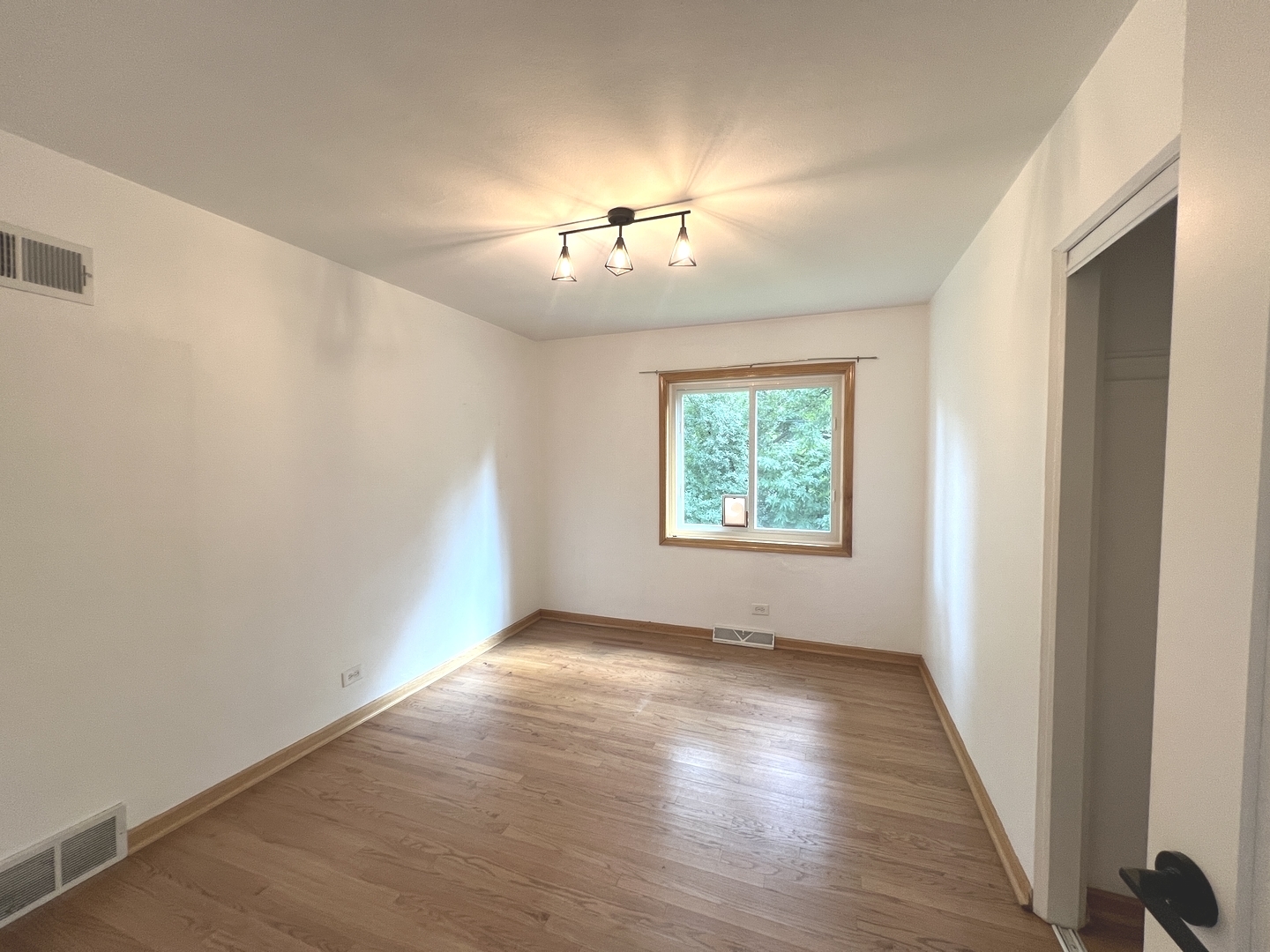 403 E Lake Avenue Property Photo 19