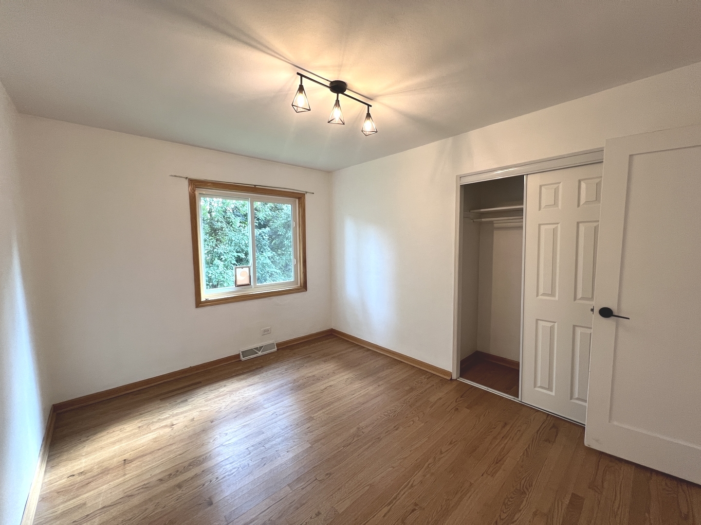 403 E Lake Avenue Property Photo 20