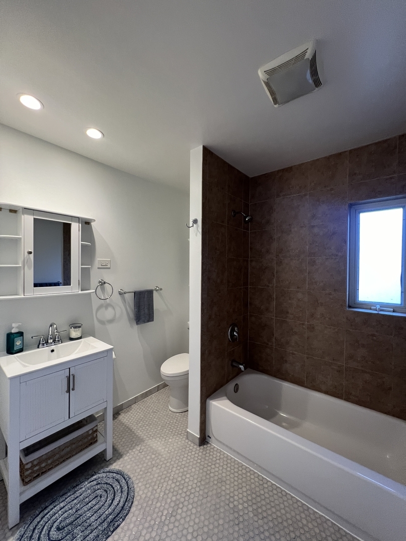 403 E Lake Avenue Property Photo 24
