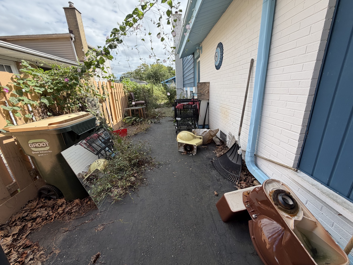 1357 S Vail Avenue Property Photo 3