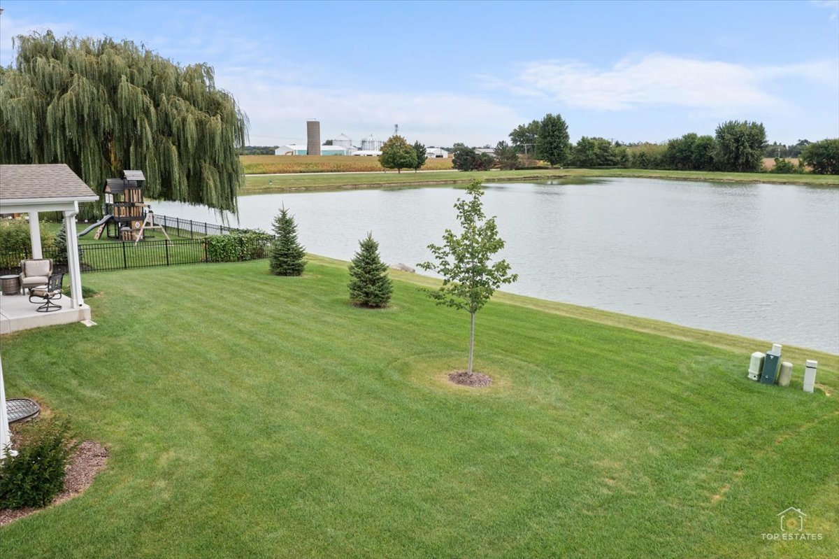 695 Kentshire Circle Property Photo 4