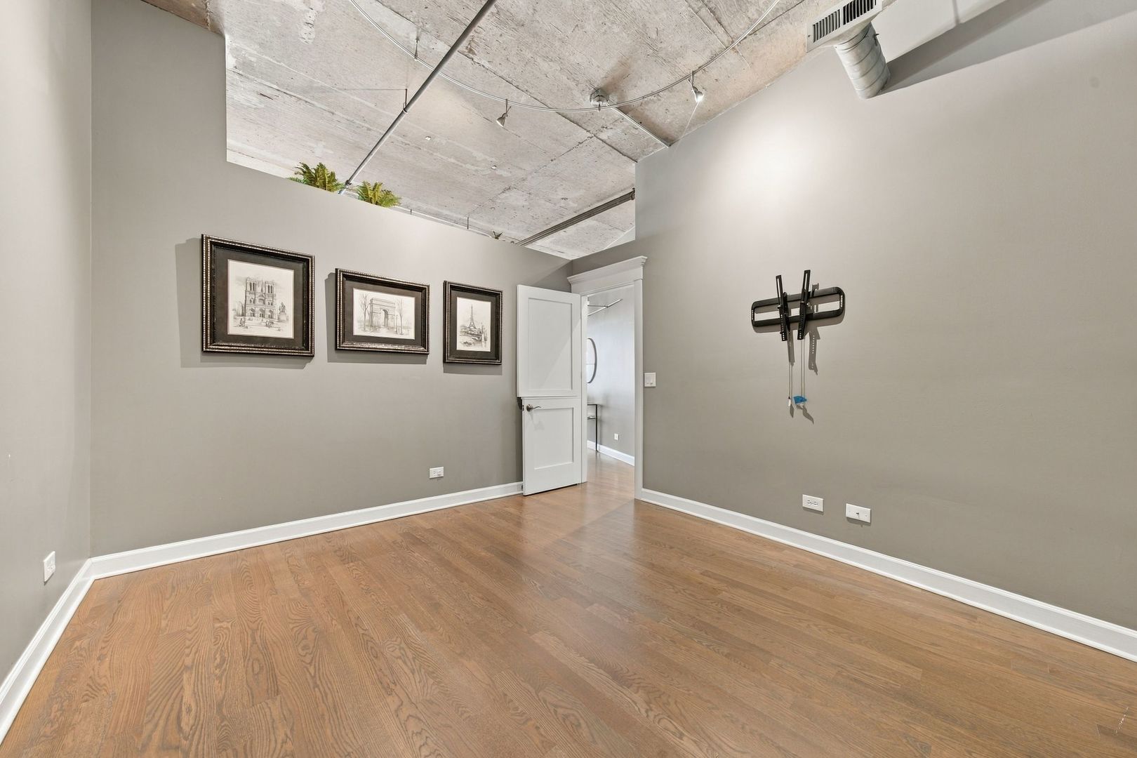 1000 W Adams Street 607 Property Photo 28